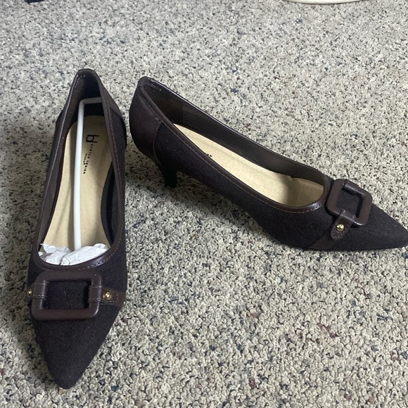 Boston Design Studio Chocolate Brown Kitten Heel Pumps Sz 8.5 NIB - Picture 1 of 7